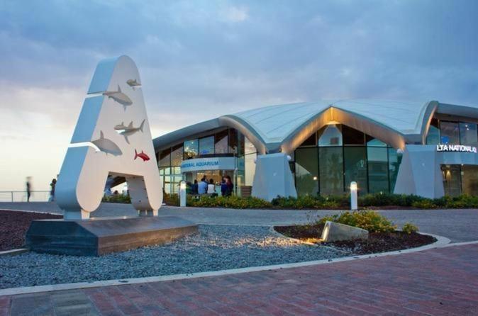 Апартаменты Kennedy Court - Prime Location - Bus Terminus Сент-Полс-Бей Экстерьер фото